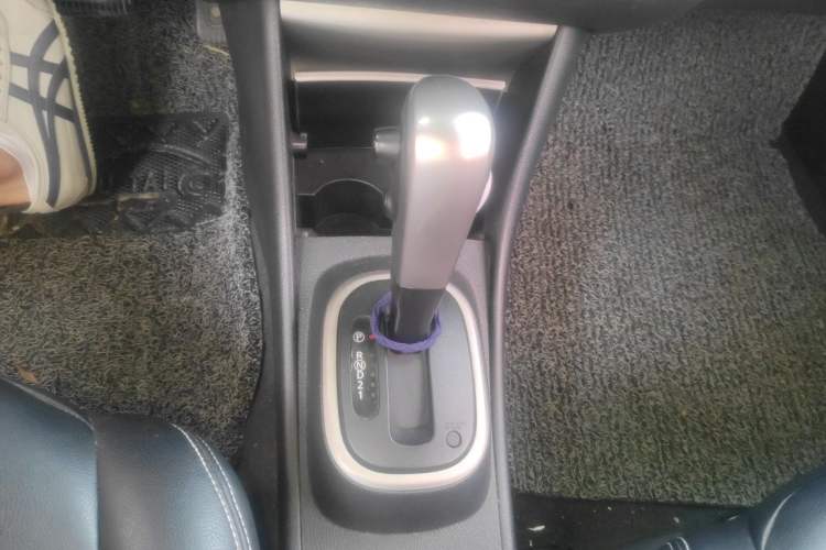 Used Nissan Sylphy 2016 Classic 1.6XE Automatic Comfort Edition Gear Lever