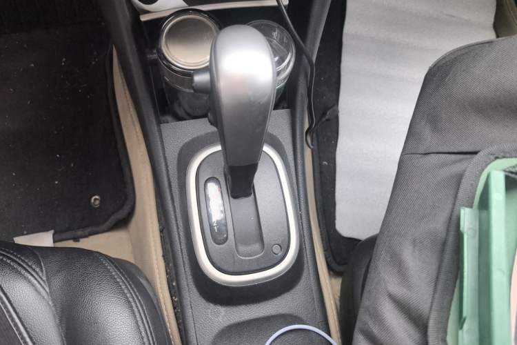 Used Nissan Sylphy 2016 Classic 1.6XE Automatic Leading Edition Gear Lever