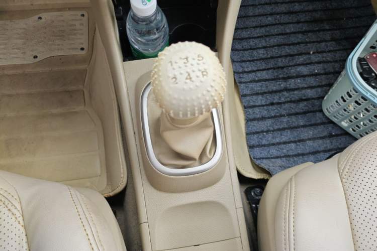 Used Nissan Sylphy 2016 Classic 1.6XE Manual Leading Edition Gear Lever