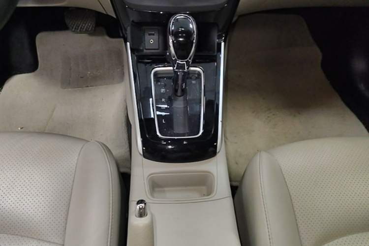 Used Nissan Sylphy 2016 1.6XV CVT Smart Enjoyment Version Gear Lever