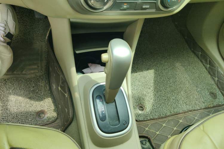 Used Nissan Sylphy 2016 Classic 1.6XE Automatic Leading Edition Gear Lever