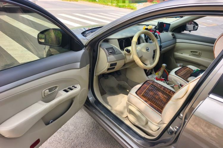 Used Nissan Sylphy 2016 Classic 1.6XE Manual Comfort Edition Interior 3