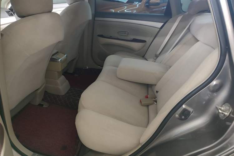 Used Nissan Sylphy 2016 Classic 1.6XE Manual Leading Edition Left Rear Seat