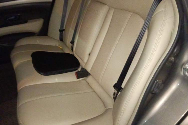 Used Nissan Sylphy 2016 Classic 1.6XE Manual Leading Edition Left Rear Seat