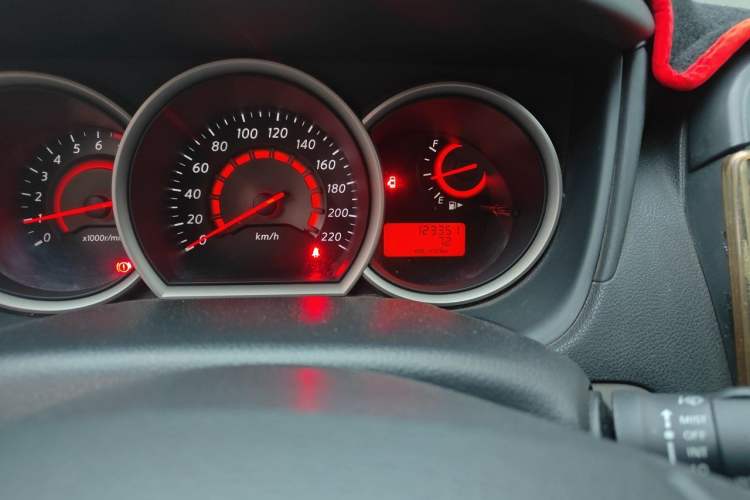 Used Nissan Sylphy 2016 Classic 1.6XE Manual Comfort Edition Odometer Close Up