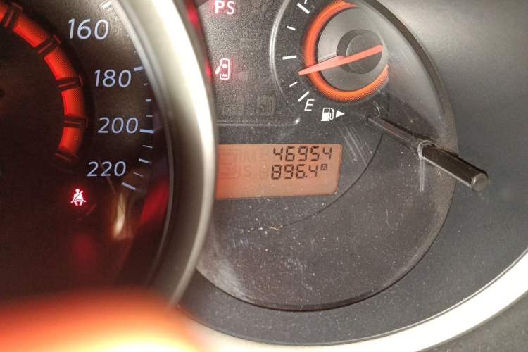 Used Nissan Sylphy 2016 Classic 1.6XE Manual Leading Edition Odometer Close Up