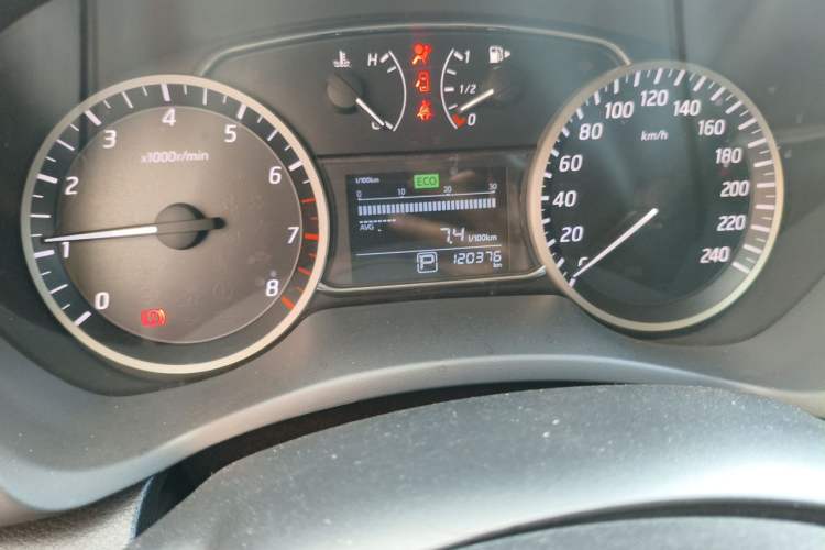 Used Nissan Sylphy 2016 1.6 XL CVT Deluxe Edition Odometer Close Up