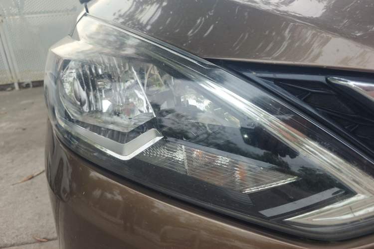 Used Nissan Sylphy 2016 1.6 XL CVT Deluxe Edition Right Front Headlight