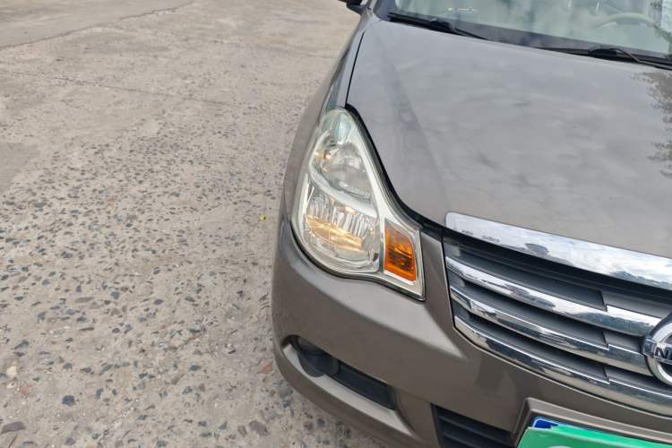 Used Nissan Sylphy 2016 Classic 1.6XE Manual Leading Edition Right Front Headlight