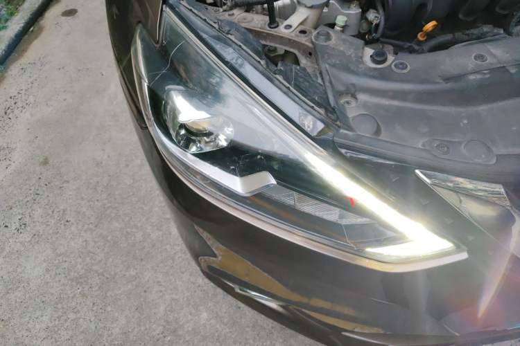 Used Nissan Sylphy 2016 1.6XV CVT Smart Enjoyment Version Right Front Headlight