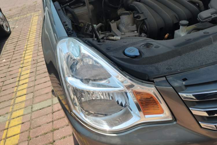 Used Nissan Sylphy 2016 Classic 1.6XE Manual Comfort Edition Right Front Headlight