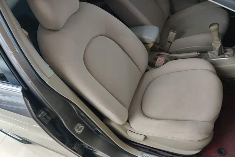 Used Nissan Sylphy 2016 Classic 1.6XE Manual Leading Edition Right Front Seat