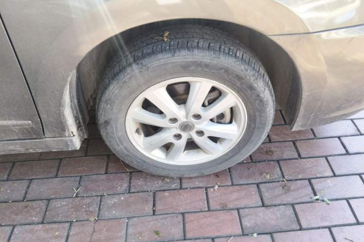 Used Nissan Sylphy 2016 Classic 1.6XE Manual Comfort Edition Right Front Wheel Hub