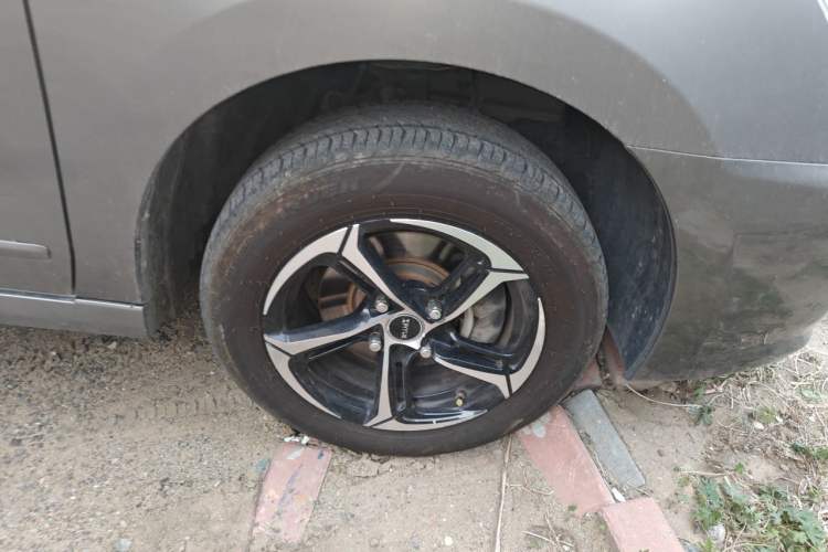 Used Nissan Sylphy 2016 Classic 1.6XE Manual Comfort Edition Right Front Wheel Hub