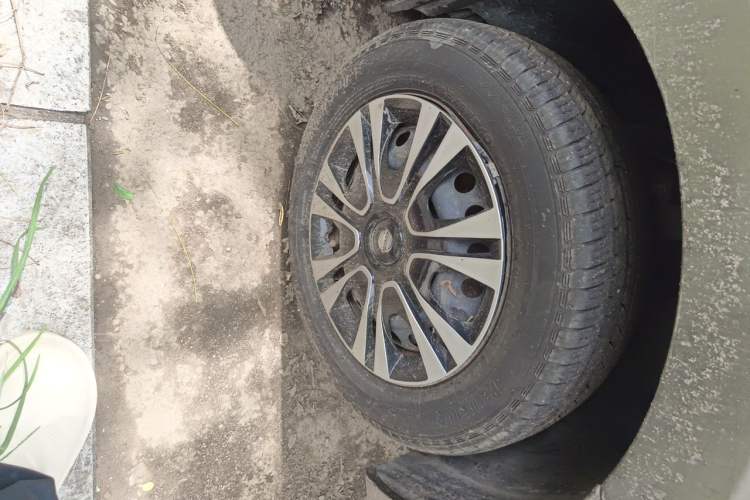 Used Nissan Sylphy 2016 1.6XE Manual Comfort Edition Right Front Wheel Hub