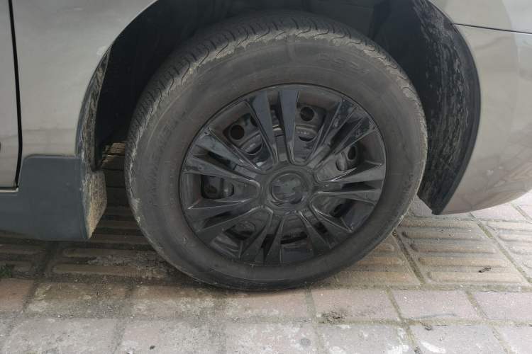 Used Nissan Sylphy 2016 Classic 1.6XE Manual Comfort Edition Right Front Wheel Hub