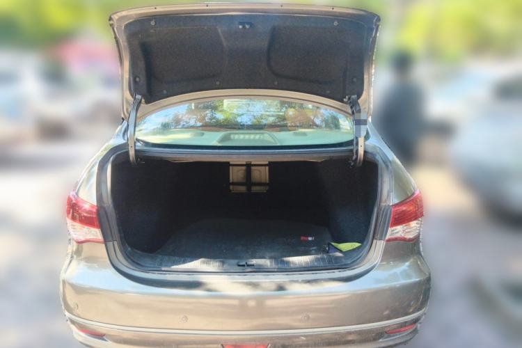 Used Nissan Sylphy 2016 Classic 1.6XE Manual Comfort Edition Trunk