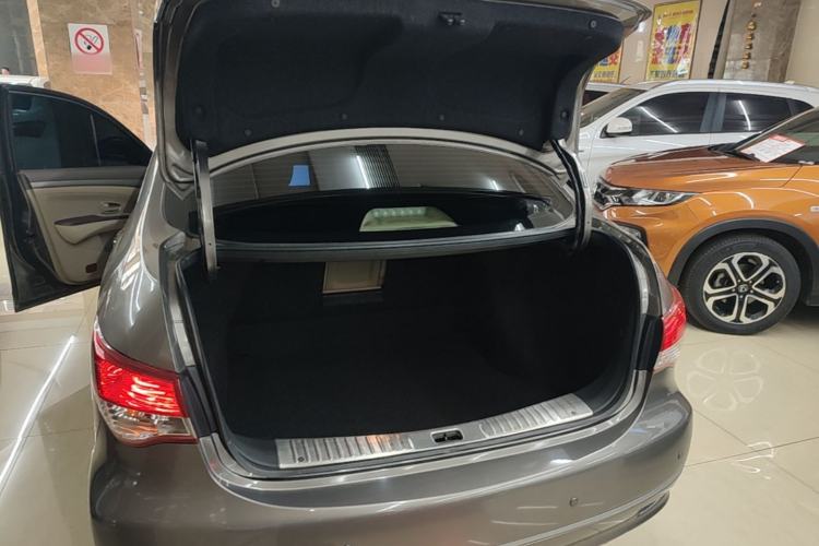Used Nissan Sylphy 2016 Classic 1.6XE Manual Leading Edition Trunk