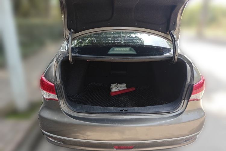 Used Nissan Sylphy 2016 Classic 1.6XE Automatic Leading Edition Trunk
