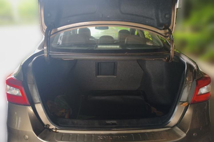 Used Nissan Sylphy 2016 1.6 XL Manual Luxury Edition Trunk