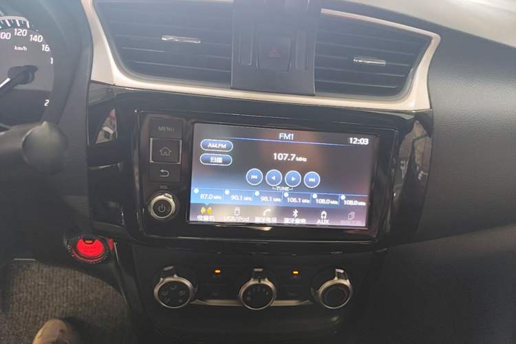 Used Nissan Sylphy 2018 1.6XV CVT Deluxe Edition Audio And AC Panel