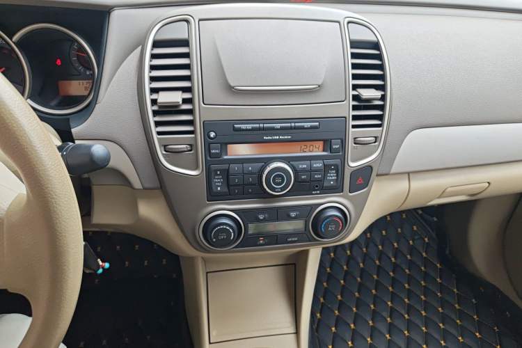 Used Nissan Sylphy 2018 Classic 1.6XE Manual Comfort Edition Audio And AC Panel