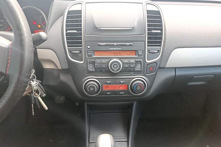 Used Nissan Sylphy 2018 Classic 1.6XE Manual Comfort Edition Audio And AC Panel