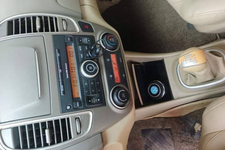 Used Nissan Sylphy 2018 Classic 1.6XE+ Manual Leading Edition Audio And AC Panel