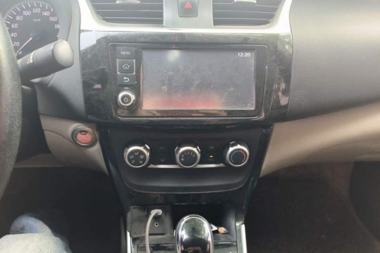 Used Nissan Sylphy 2018 1.6XV CVT Deluxe Edition Audio And AC Panel