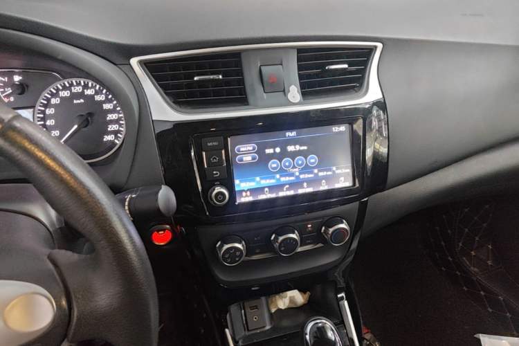Used Nissan Sylphy 2018 1.6XV CVT Deluxe Edition Audio And AC Panel