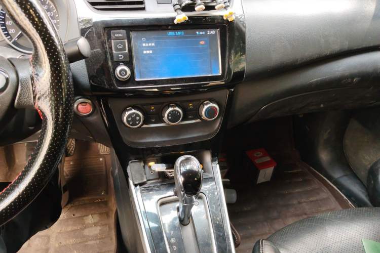 Used Nissan Sylphy 2018 1.6XV CVT Deluxe Edition Audio And AC Panel