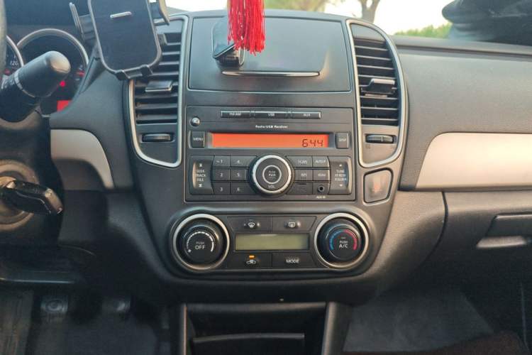 Used Nissan Sylphy 2018 Classic 1.6XE Manual Comfort Edition Audio And AC Panel