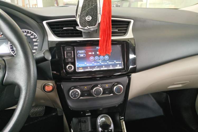 Used Nissan Sylphy 2018 1.6XV CVT Deluxe Edition Audio And AC Panel