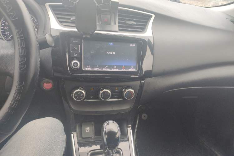 Used Nissan Sylphy 2018 1.6XV CVT Deluxe Edition Audio And AC Panel