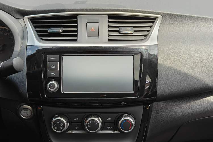 Used Nissan Sylphy 2018 1.6XV CVT Deluxe Edition Audio And AC Panel