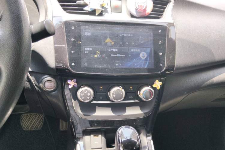 Used Nissan Sylphy 2018 1.6XV CVT Deluxe Edition Audio And AC Panel
