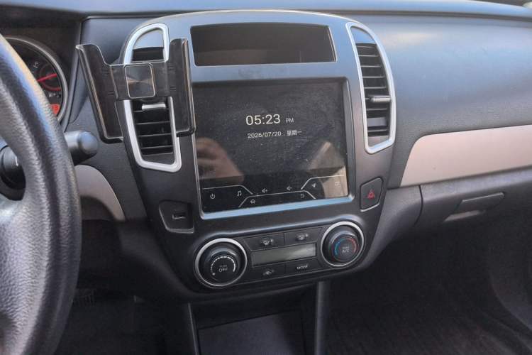Used Nissan Sylphy 2018 Classic 1.6XE Manual Comfort Edition Audio And AC Panel