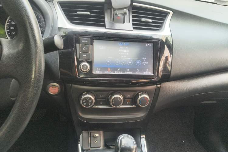 Used Nissan Sylphy 2018 1.6XV CVT Deluxe Edition Audio And AC Panel