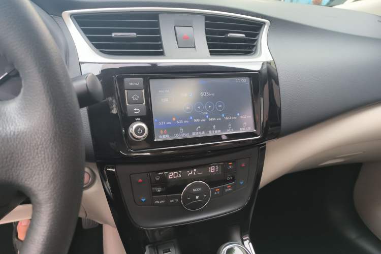 Used Nissan Sylphy 2018 1.8XV CVT Prestige Edition Audio And AC Panel