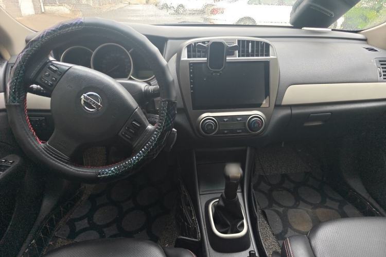 Used Nissan Sylphy 2018 Classic 1.6XE Manual Comfort Edition Center Console