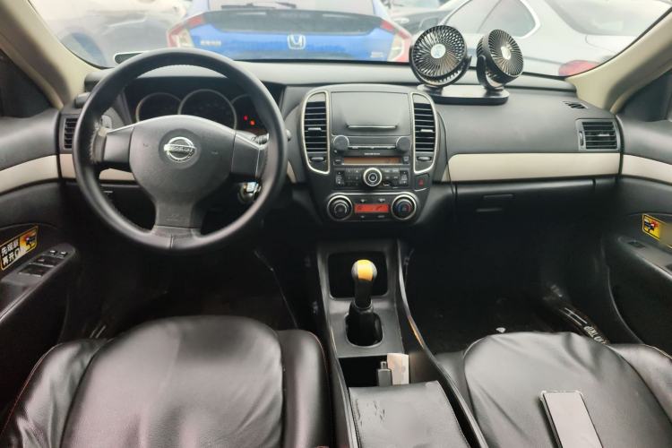 Used Nissan Sylphy 2018 Classic 1.6XE+ Manual Leading Edition Center Console