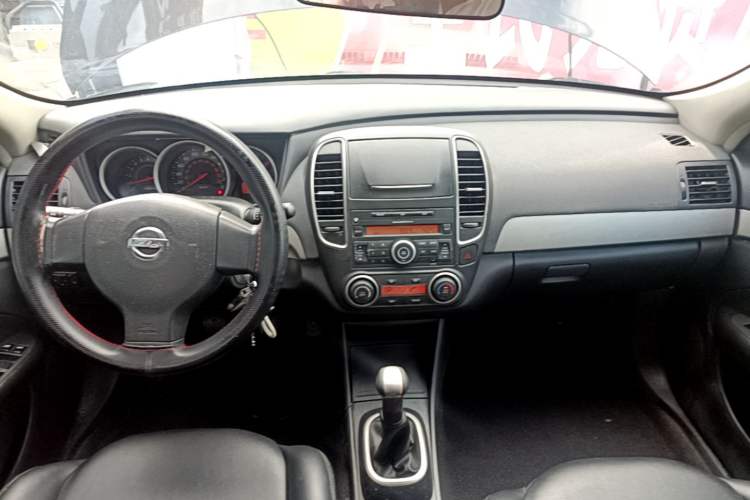 Used Nissan Sylphy 2018 Classic 1.6XE Manual Comfort Edition Center Console