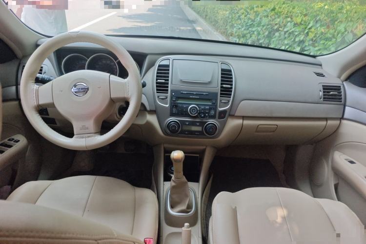 Used Nissan Sylphy 2018 Classic 1.6XE+ Manual Leading Edition Center Console