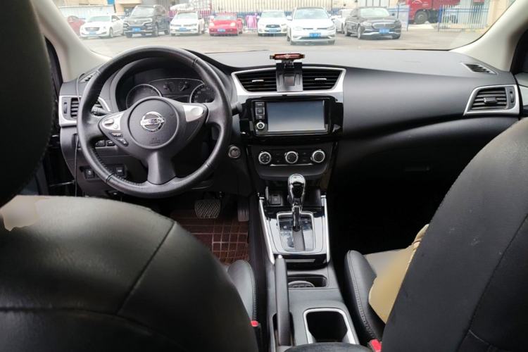Used Nissan Sylphy 2018 1.6XV CVT Deluxe Edition Center Console