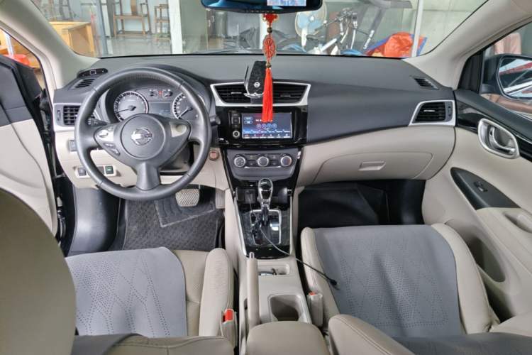 Used Nissan Sylphy 2018 1.6XV CVT Deluxe Edition Center Console