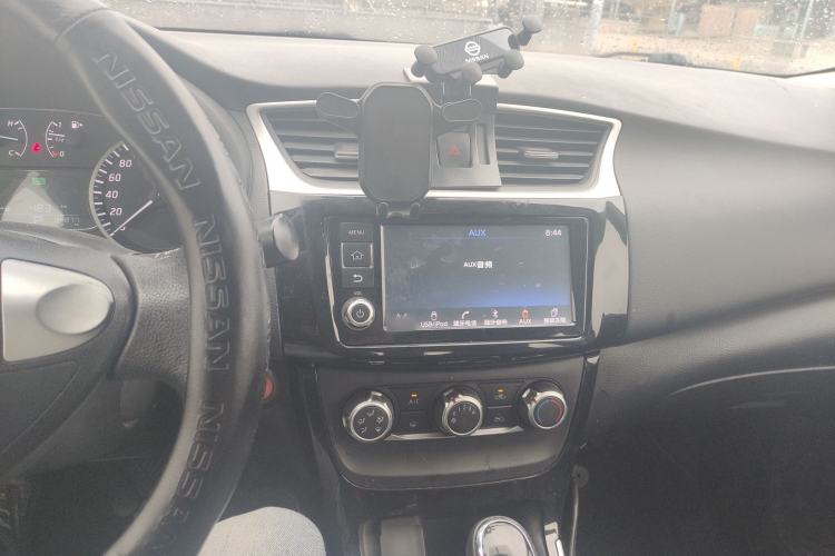 Used Nissan Sylphy 2018 1.6XV CVT Deluxe Edition Center Console