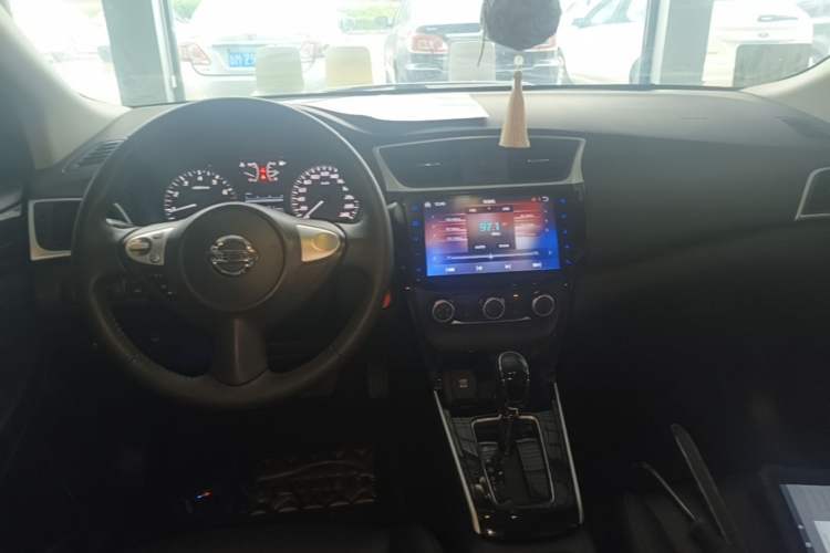 Used Nissan Sylphy 2018 1.6XV CVT Deluxe Edition Center Console
