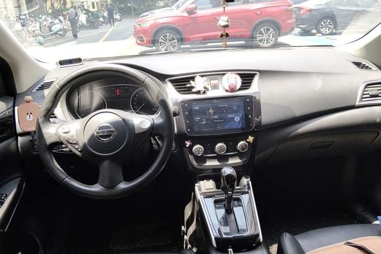 Used Nissan Sylphy 2018 1.6XV CVT Deluxe Edition Center Console