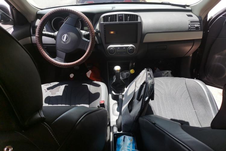 Used Nissan Sylphy 2018 Classic 1.6XE Manual Comfort Edition Center Console