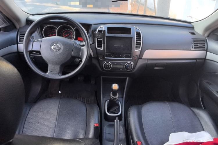 Used Nissan Sylphy 2018 Classic 1.6XE Manual Comfort Edition Center Console